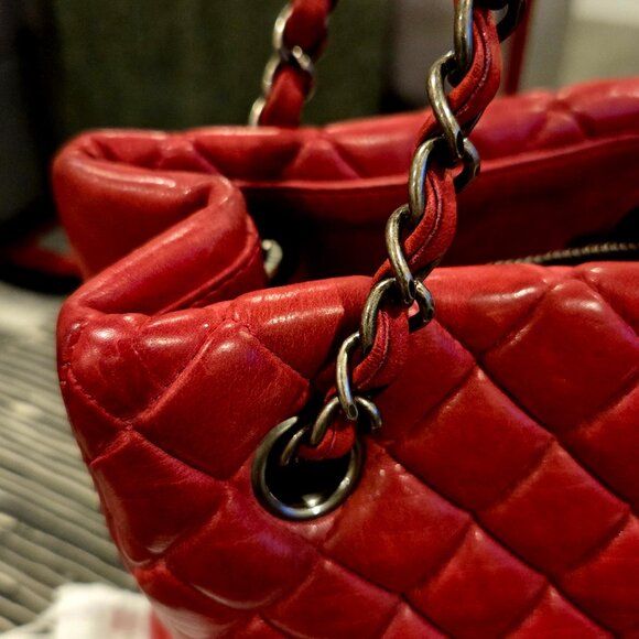 Chanel Fuchsia Quilted Iridescent Calfskin Leather New Bubble Small Tote Bag - Picture 5 of 16